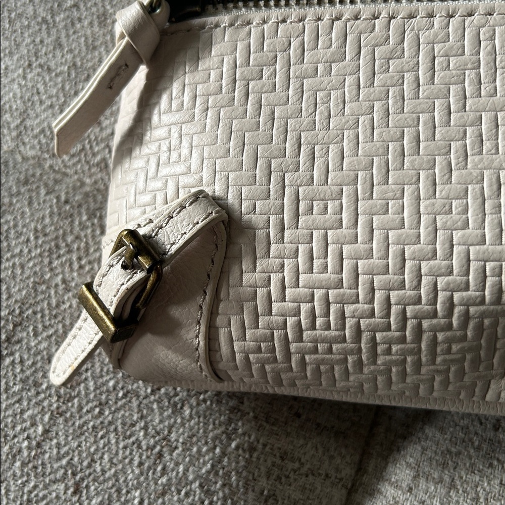 ELLIOT LUCCA LEATHER 3 ZIPPER DESIGN CREAM COLOR CROSSBODY BAG - Picture 5 of 16